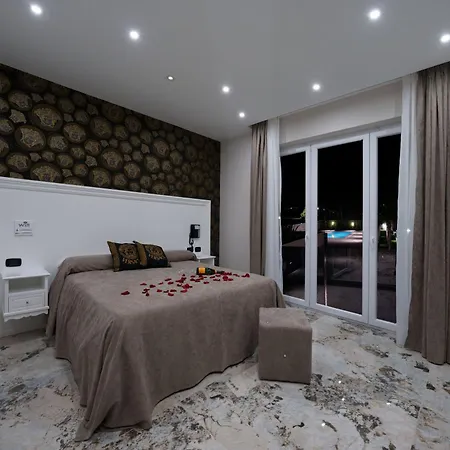 Manuela Hotel 3*