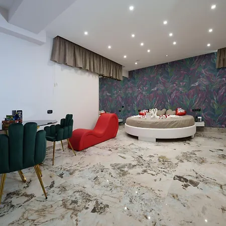 Manuela 3* Varcaturo