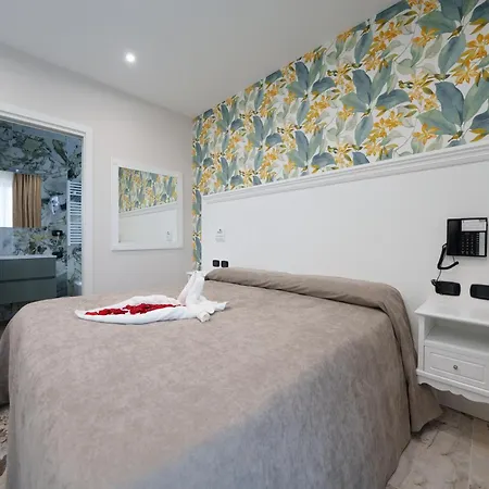 Hotel Manuela Varcaturo