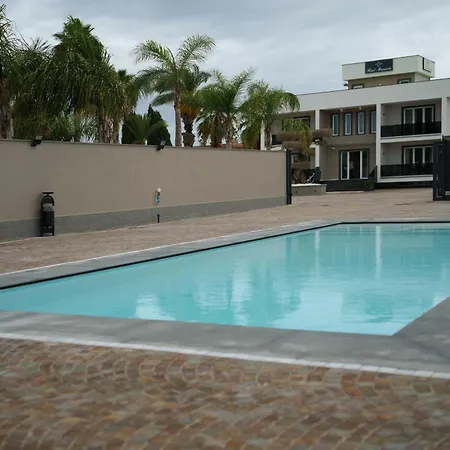 Manuela 3* Varcaturo