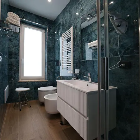 Manuela 3* Varcaturo