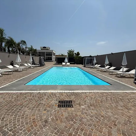 Hotel Manuela Varcaturo