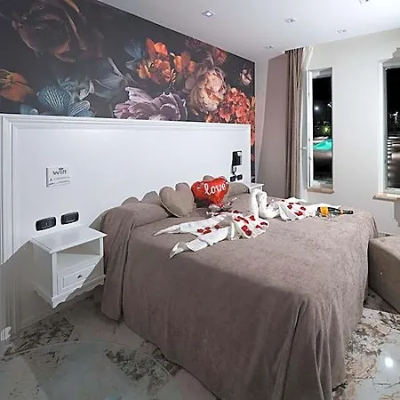 Manuela Hotel